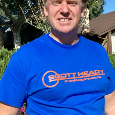 Scott Heady, dueño de Scott Heady Air Conditioning & Heating, Inc. en Jurupa Valley, California